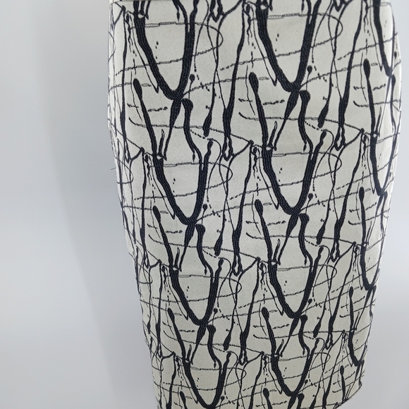 BCBGMAXAZRIA Skirt Paint Splatter Pencil Ruffle Back Womens Size 2 - Picture 2 of 7